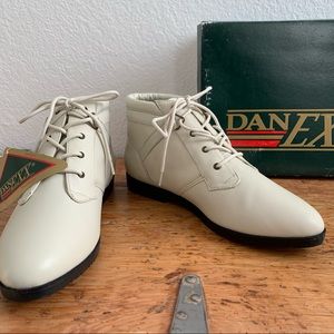 NWT Vintage 80 Danexx White Leather Ankle Boots 9